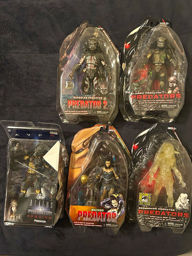 Neca predator figures lot san - neca,